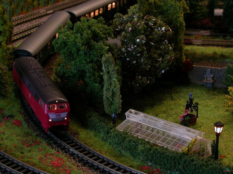 080 Abend auf Gut Ennderle.JPG - Dämmerung auf Gut Ennderle. Ein Blick in den Garten hinter dem Haus